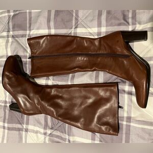 Barney’s New York Brown Leather Women's Boots
Pure leather
Size 38 1/2